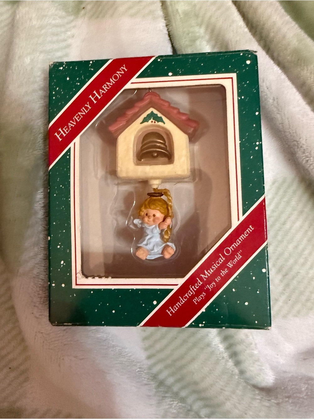 Heavenly Harmony Keepsake Ornament 1987 plays “ Joy to the World “